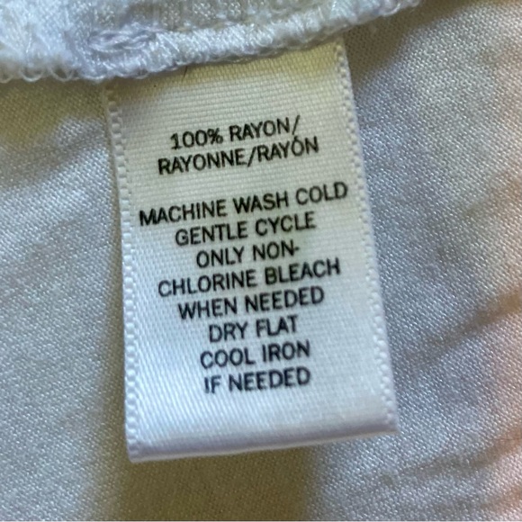 Ann Taylor LOFT Shirred Smocked Flutter Sleeve White Swing Top Womens Medium - Picture 12 of 16